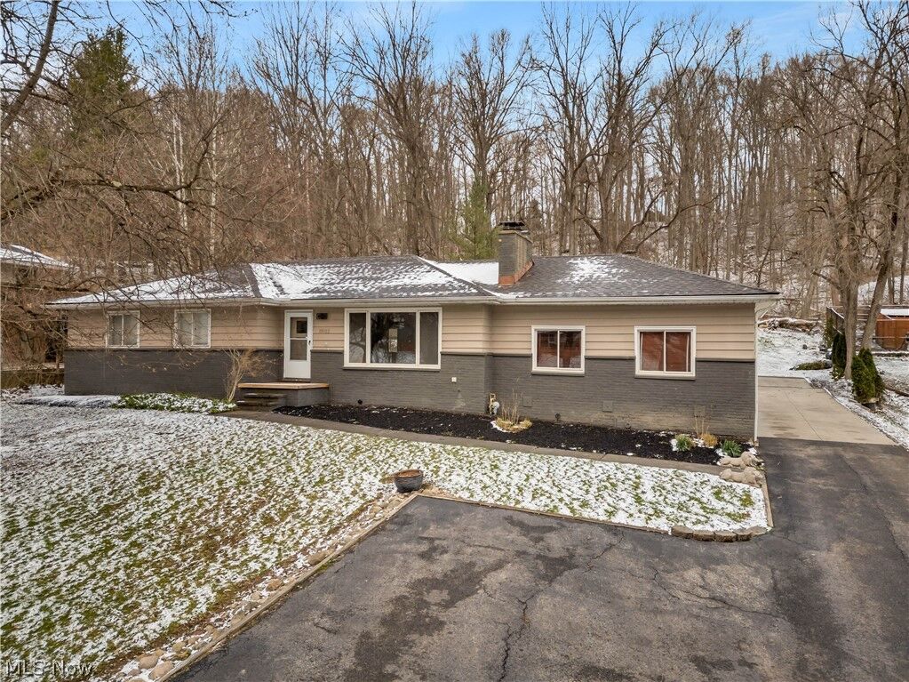 Property Photo:  10905 Greenhaven Parkway  OH 44141 