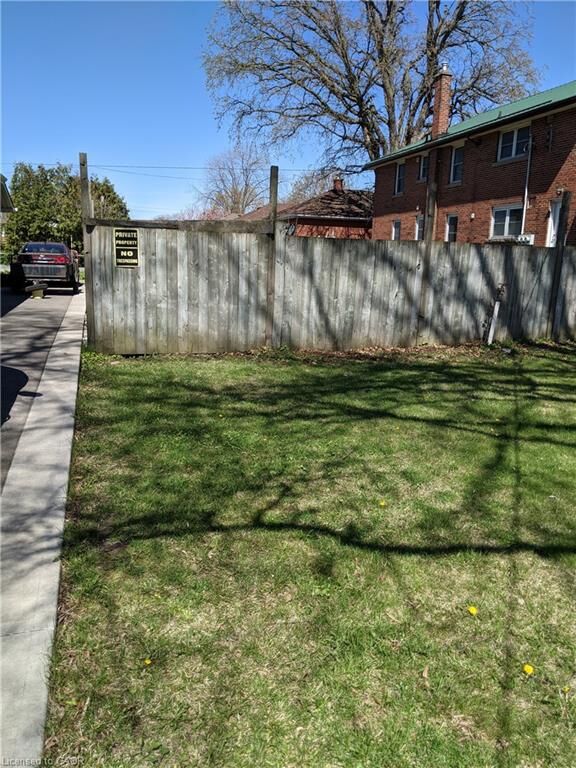 Property Photo:  270 East 43rd Street  ON L8T 3E1 