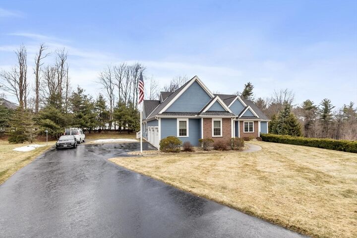 Property Photo:  40 Royal Oaks Way  MA 01453 