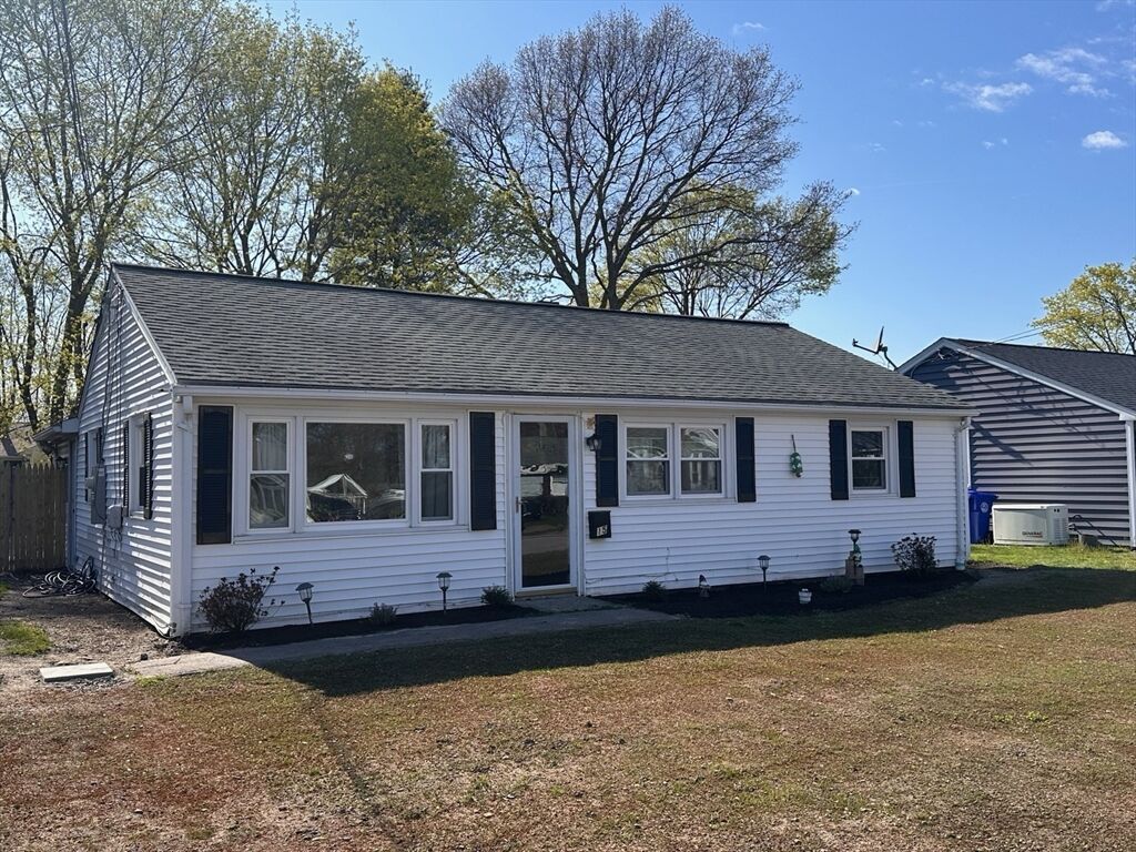 Property Photo:  15 Rosedale Dr  RI 02809 