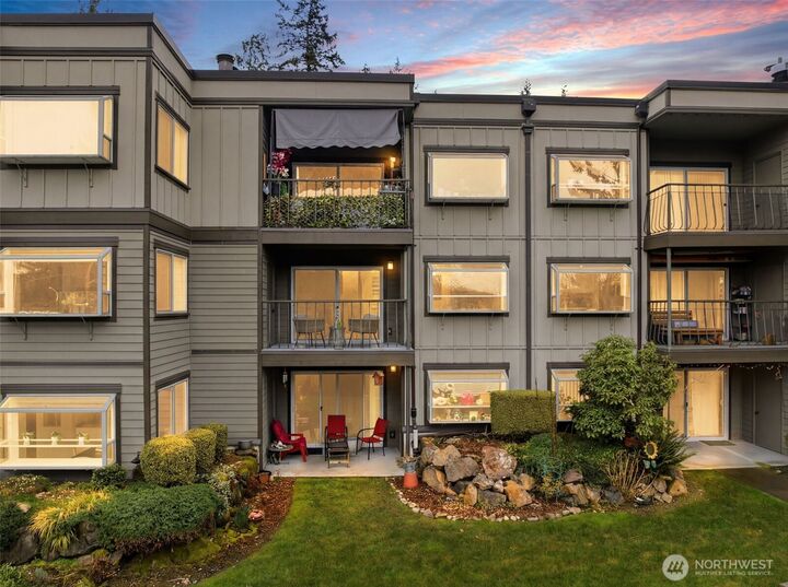 Property Photo: 17464 NE 38th Street B202 WA 98052