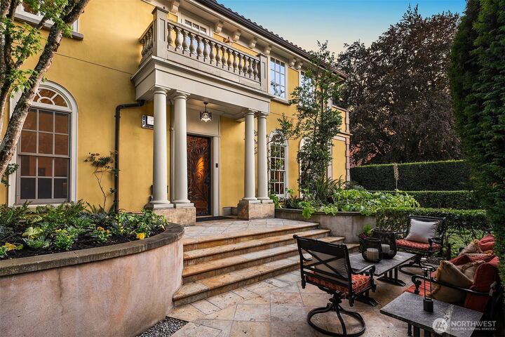 Property Photo:  623 W Highland Drive  WA 98119 