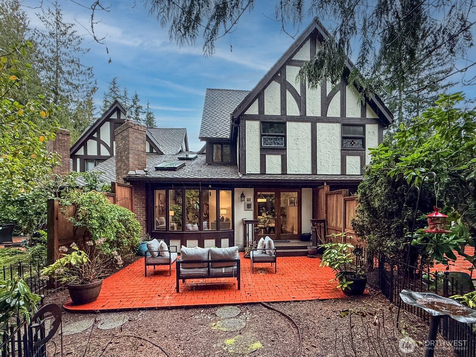 Property Photo:  1831 SE Mill Fern Drive  WA 98012 