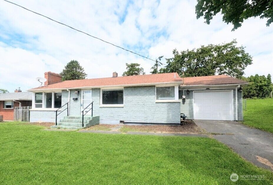 Property Photo:  1740 SE  6th Street  WA 98277 