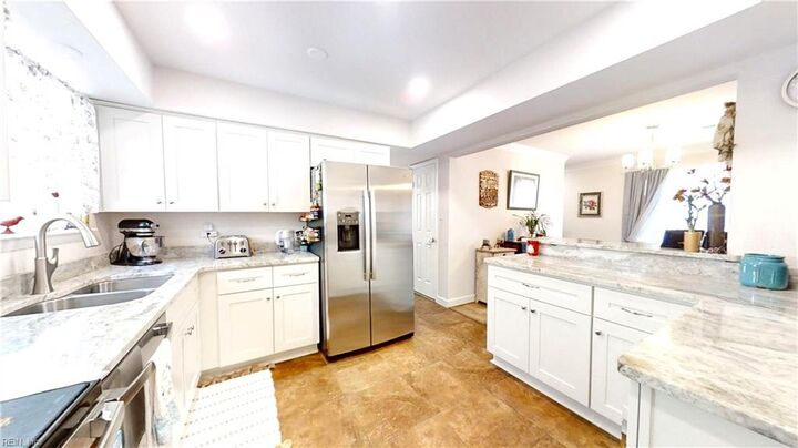 Property Photo: 6 El Paso Ct VA 23663