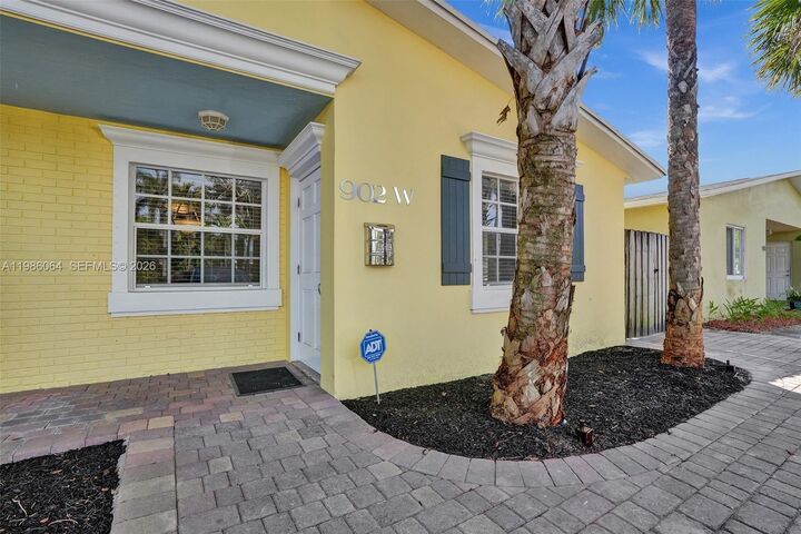 Property Photo:  902 Mandarin Isle 2  FL 33315 