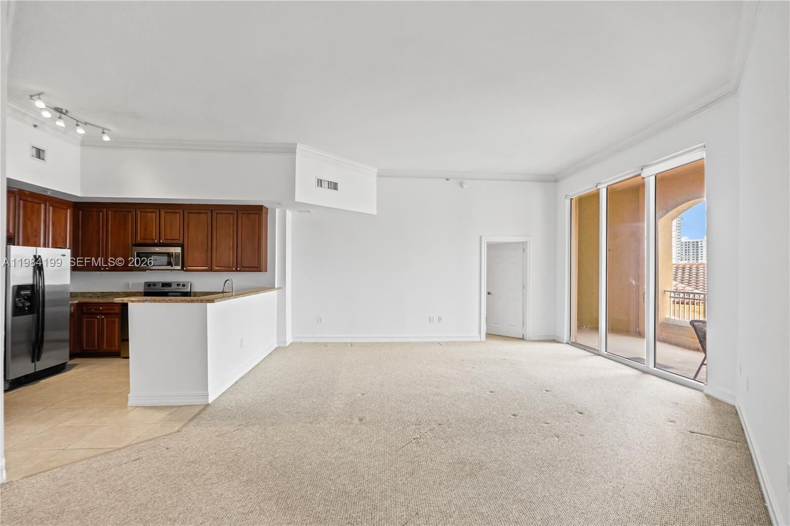 Property Photo: 3001 NE 185th St 716 FL 33180