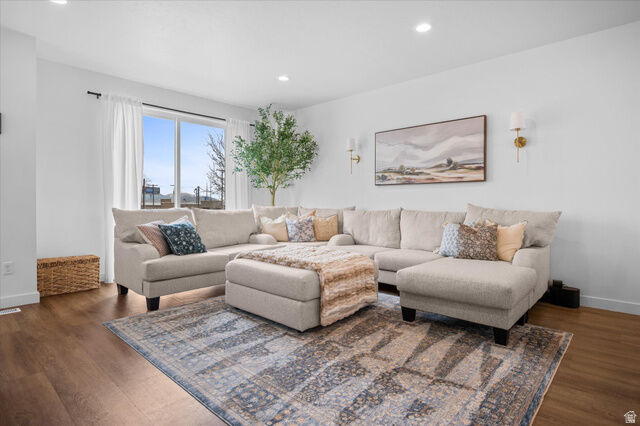 Property Photo:  464 E Alice Way  UT 84041 