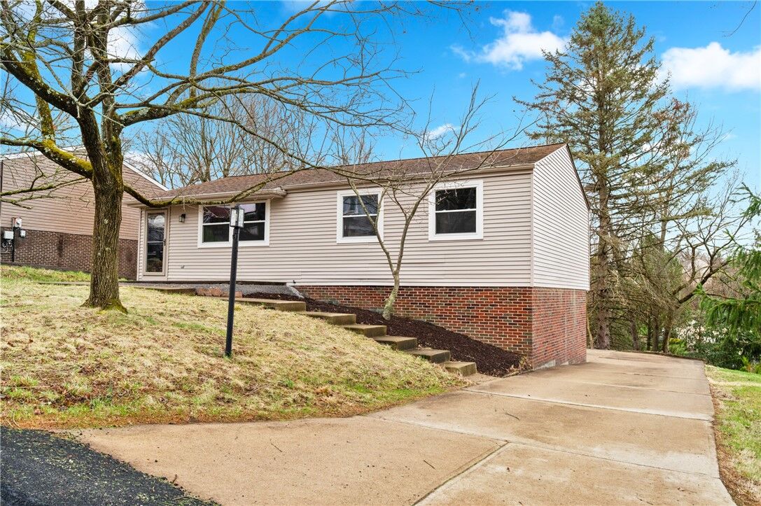 Property Photo:  6531 Quaker Dr  PA 15236 
