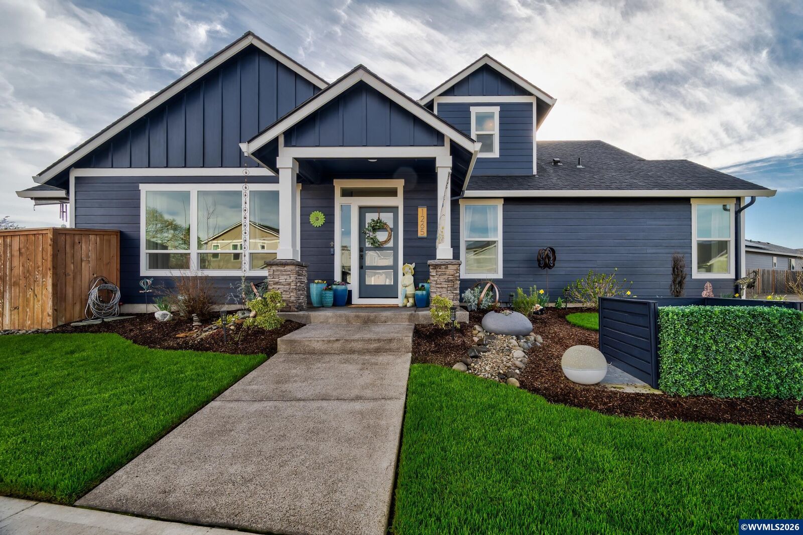 Property Photo: 1265 S 11th St OR 97351