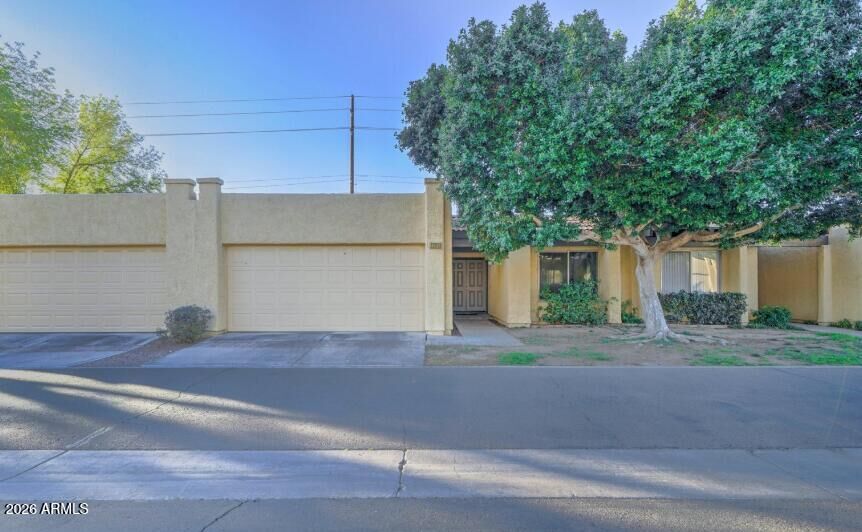 Property Photo:  2203 W Claremont Street  AZ 85015 