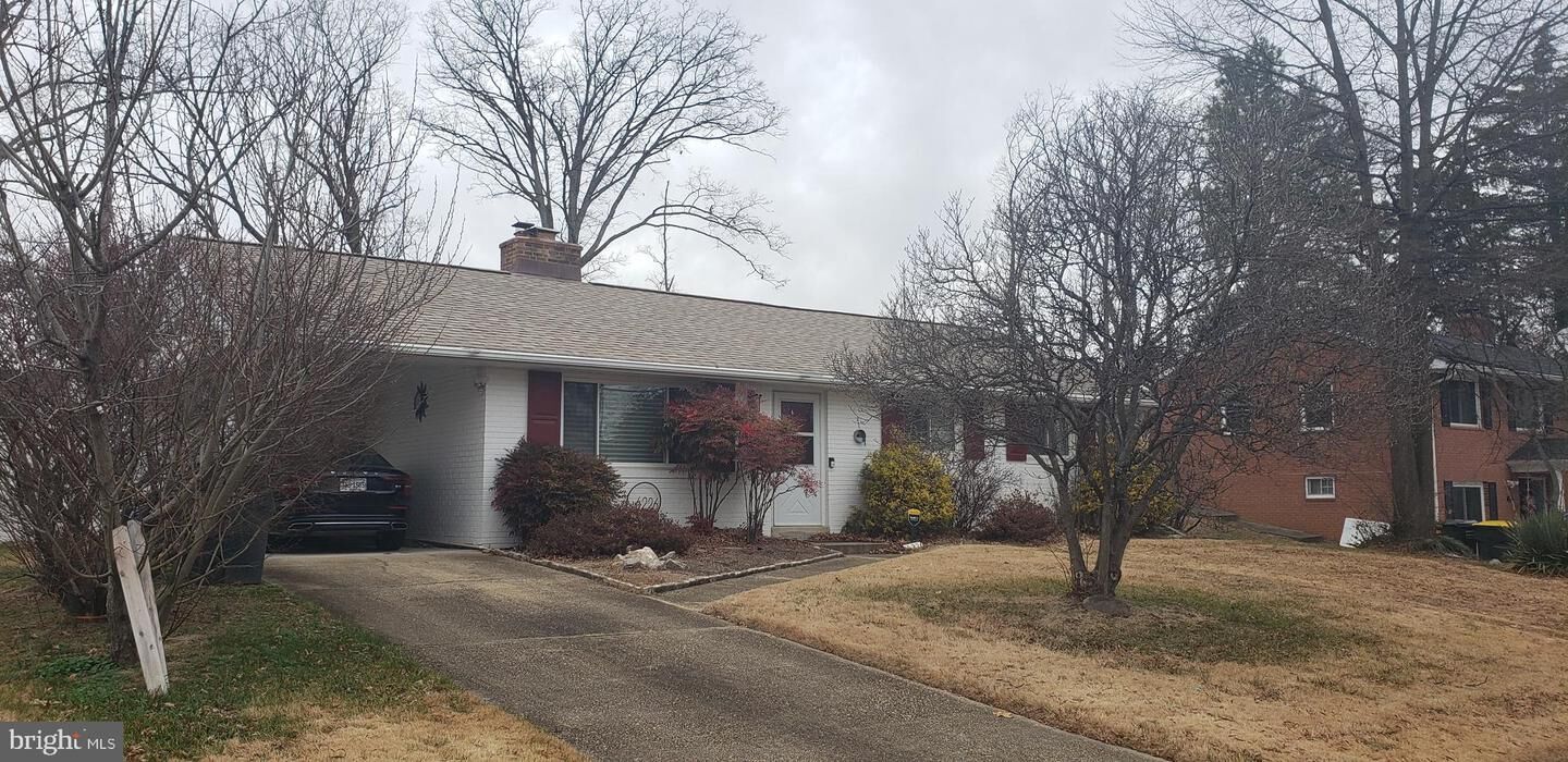 Property Photo: 6226 Dana Avenue VA 22150