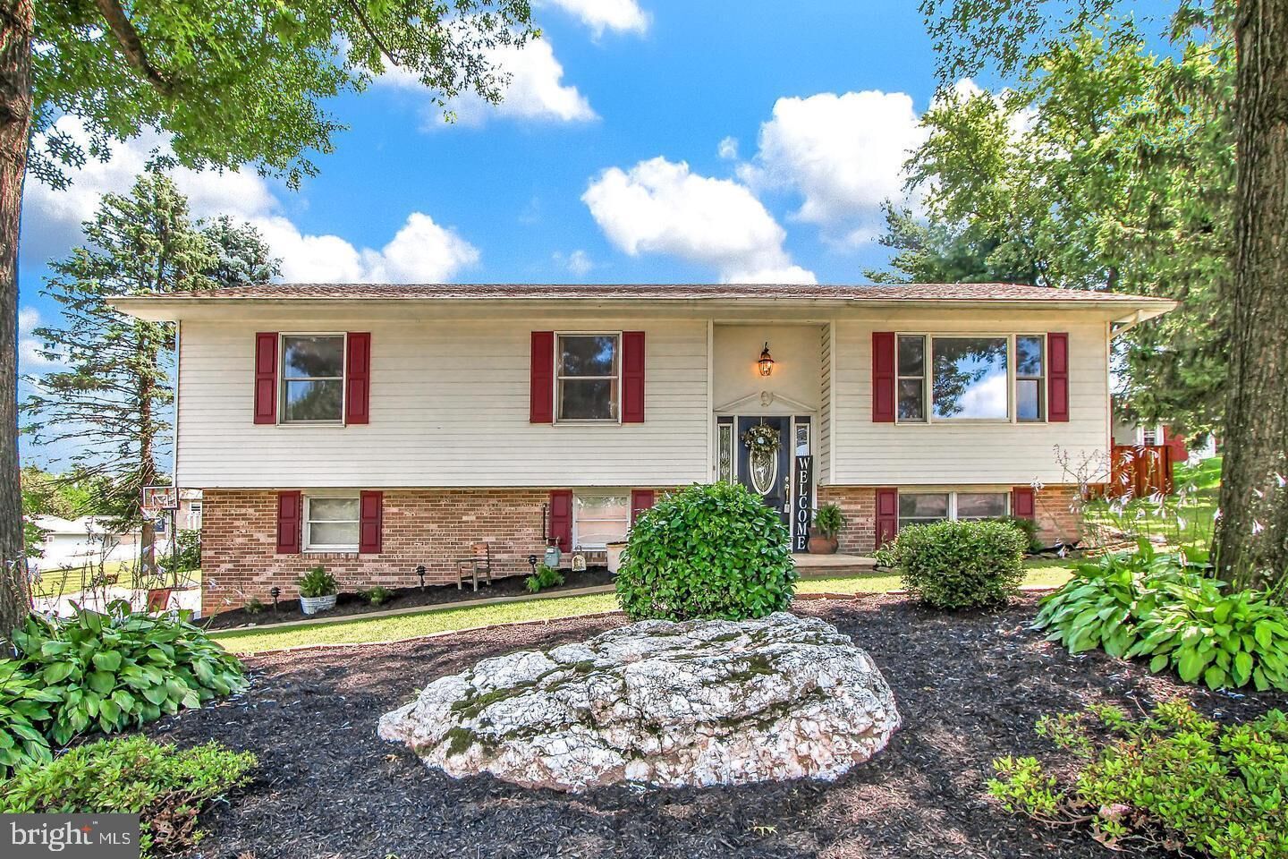 Property Photo:  165 April Lane  PA 17313 