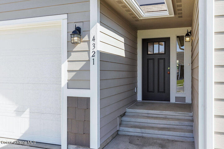 Property Photo:  4260 N Arrowleaf Loop  ID 83854 