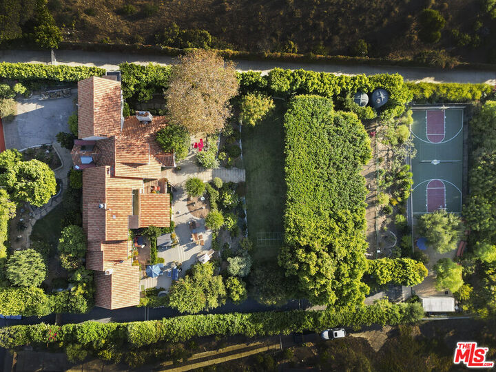 Property Photo: 6333 Gayton Pl CA 90265