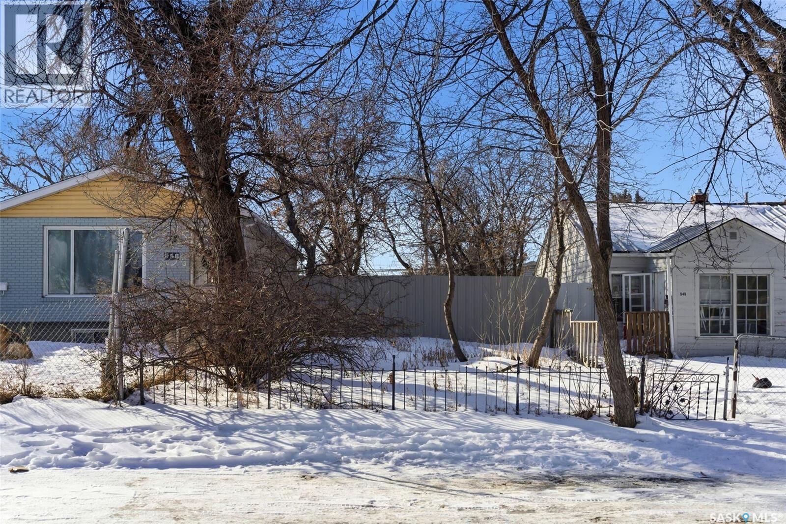 Property Photo:  954 Argyle Street  SK S4T 3R1 