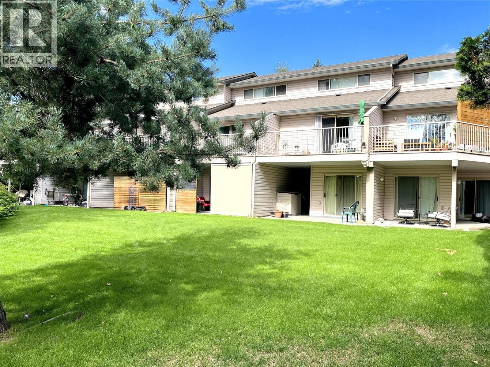 Property Photo: 1607 43 Avenue 304 BC V1T 9R9