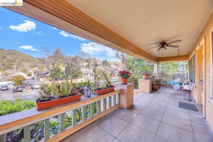 Property Photo: 518 S Washington St CA 95370