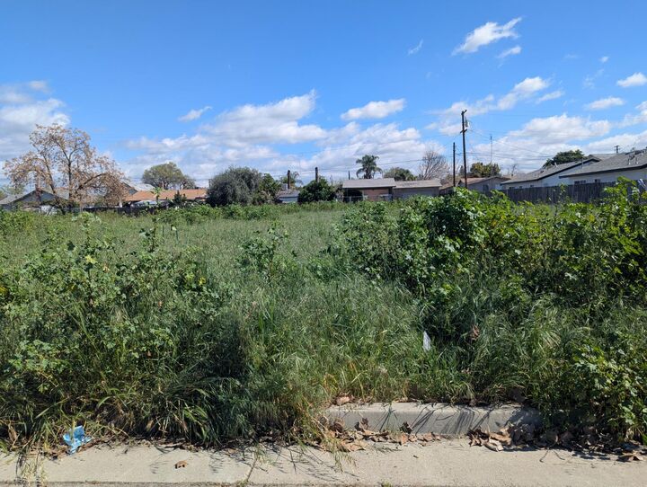 Property Photo:  912 L Street  CA 93657 