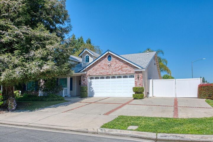 Property Photo:  2254 E Quincy Avenue  CA 93720 