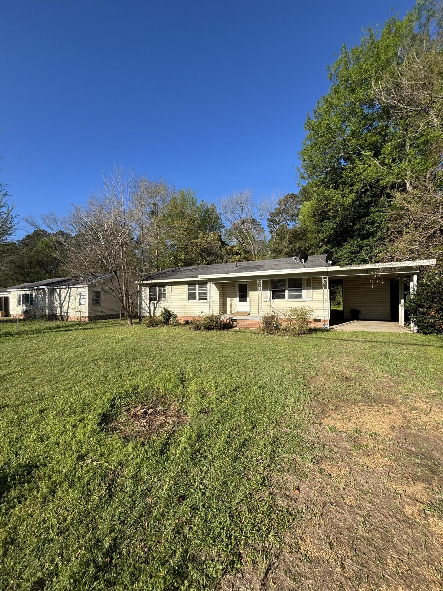 Property Photo: 408 Idlewild MS 39702