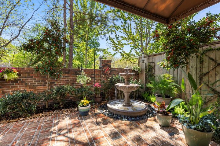 Property Photo:  108 McGoey Circle  TX 77384 