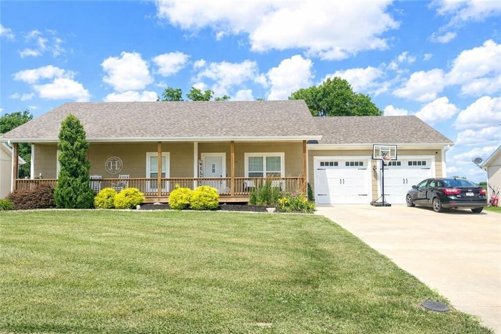 Property Photo:  602 W Haven Drive  MO 64085 
