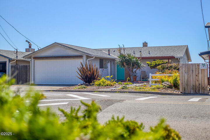 Property Photo:  3845 NW Jetty Avenue  OR 97367 