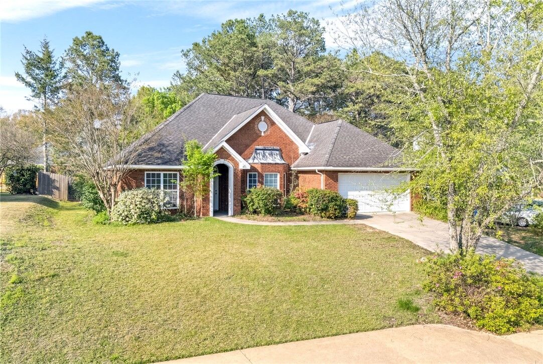 Property Photo: 221 Belmonte Drive AL 36830