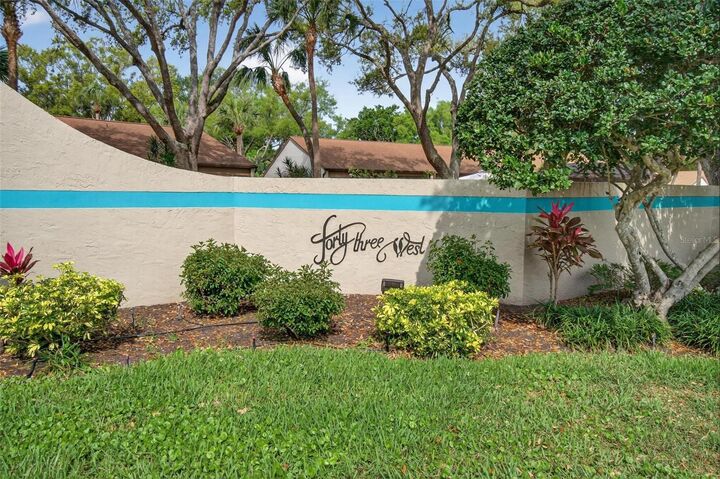 Property Photo:  4535 Park Lake Terrace S  FL 34209 