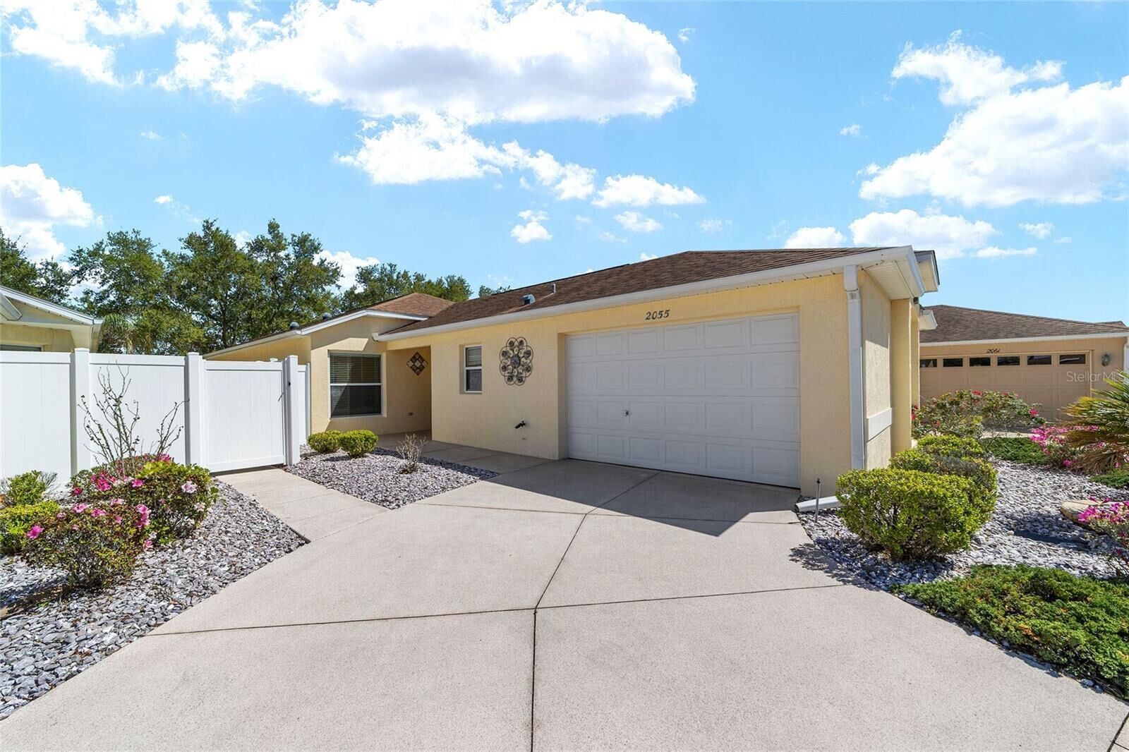 Property Photo: 2055 Hydrangea Avenue FL 32162