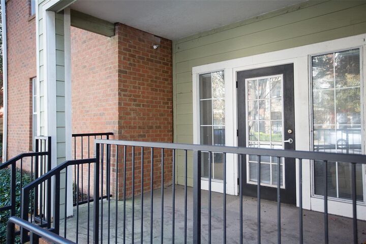 Property Photo: 1235 SW 9th Road 101 FL 32601