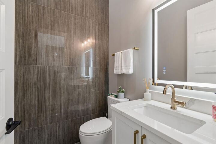 Property Photo:  5410 Bayshore Blvd  FL 33611 