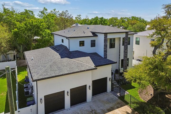 Property Photo: 5410 Bayshore Blvd FL 33611