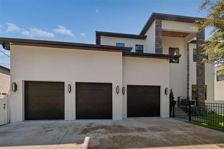 Property Photo: 5410 Bayshore Blvd FL 33611