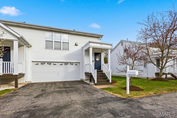 Property Photo:  118 Towne Square Court  MO 63025 