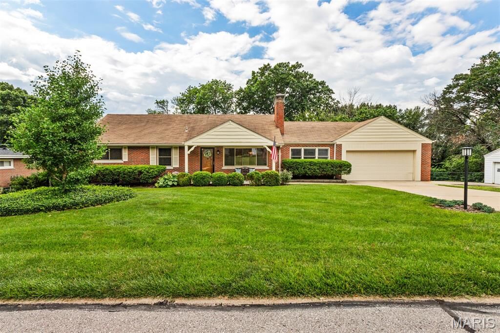 Property Photo:  12 Winslow Lane  MO 63131 