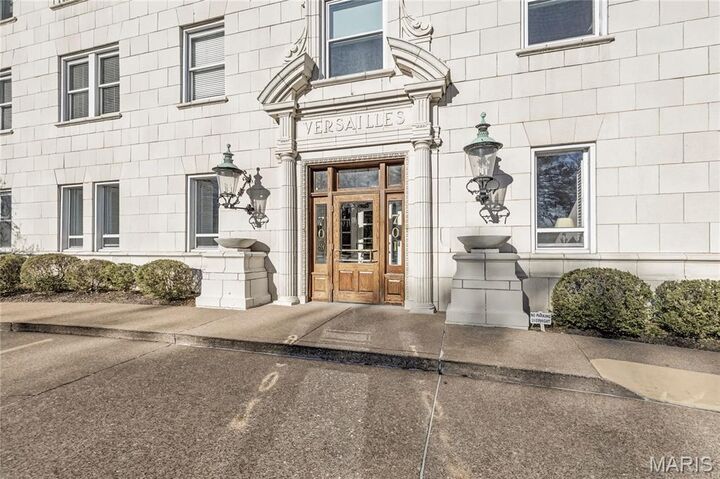 Property Photo: 701 S Skinker Boulevard 303 MO 63105