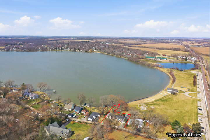 Property Photo: 4320 Lakewood Road IL 60050