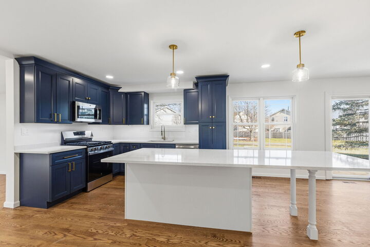 Property Photo:  751 Aberdeen Lane  IL 60089 