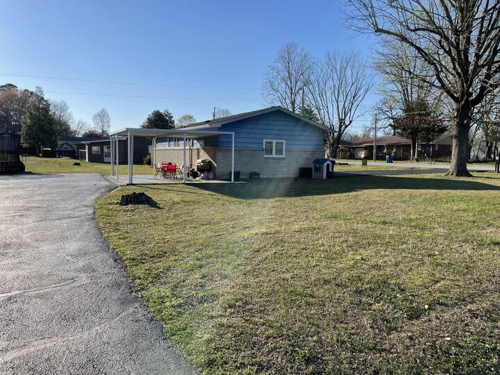 Property Photo:  1306 Edgewood Dr  TN 37355 