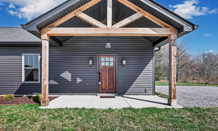 Property Photo:  985 Butts Dr  TN 37042 