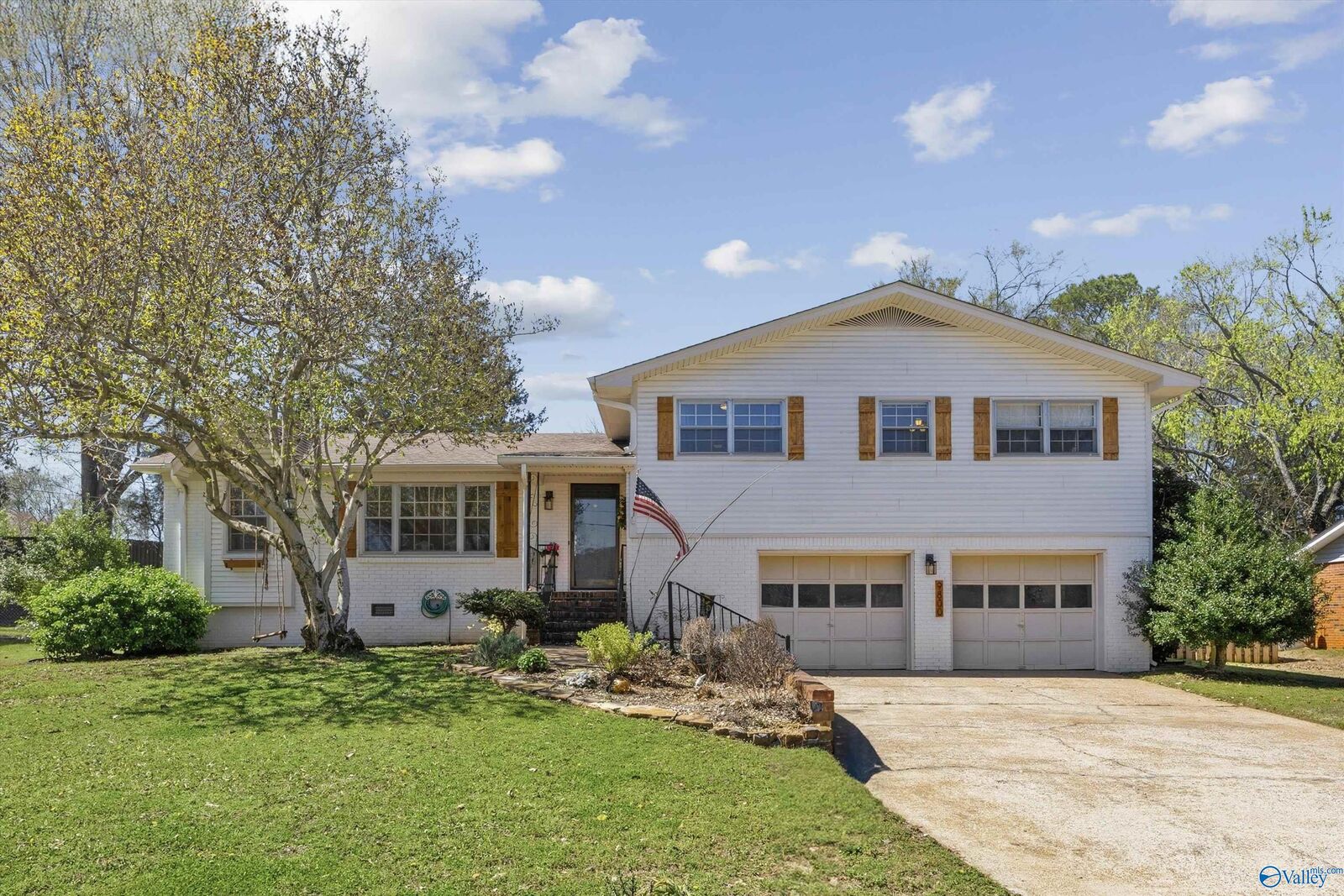 Property Photo: 9800 Dolphin Drive AL 35802