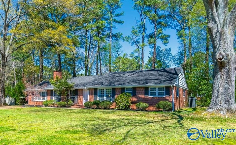 Property Photo:  1804 Stratford Road  AL 35601 