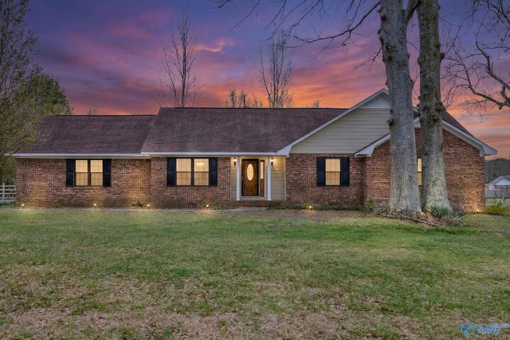 Property Photo: 900 Section Line Road AL 35950