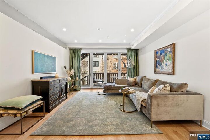 Property Photo:  720 Willow Avenue 3  NJ 07030 