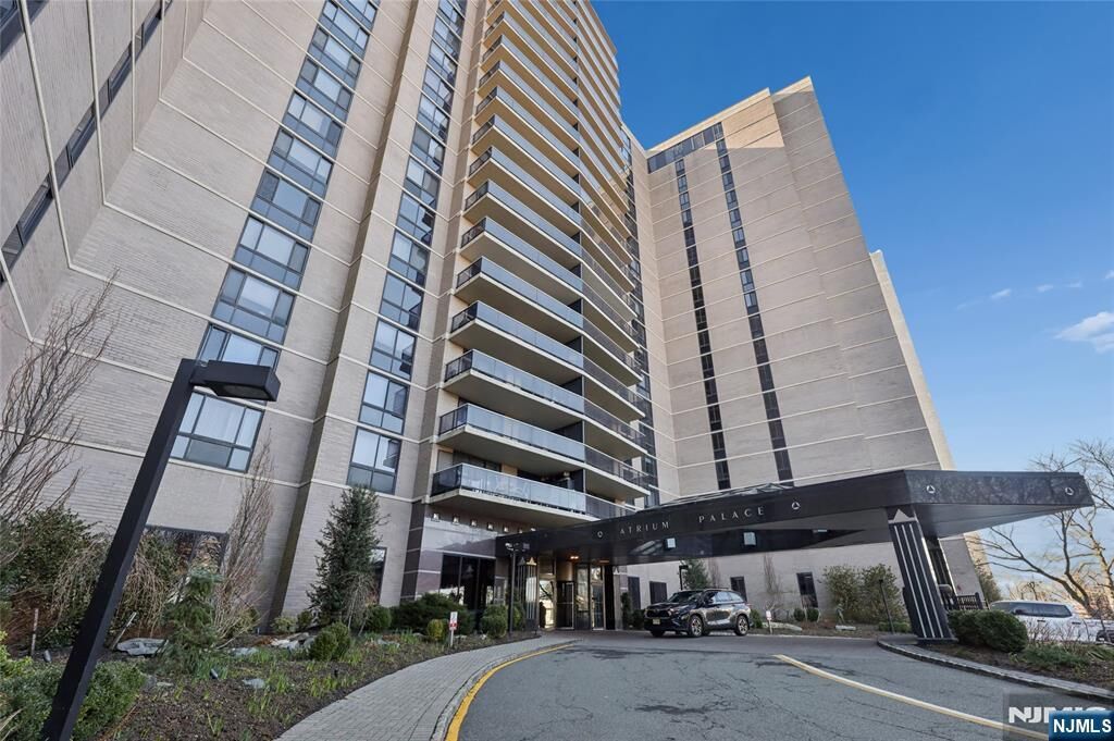 Property Photo:  1512 Palisade Avenue 17A  NJ 07024 
