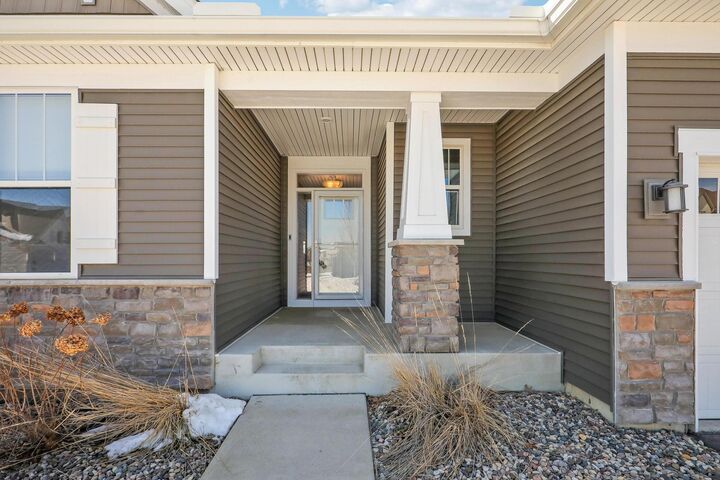 Property Photo:  1216 Oak Tree Court  MN 55315 