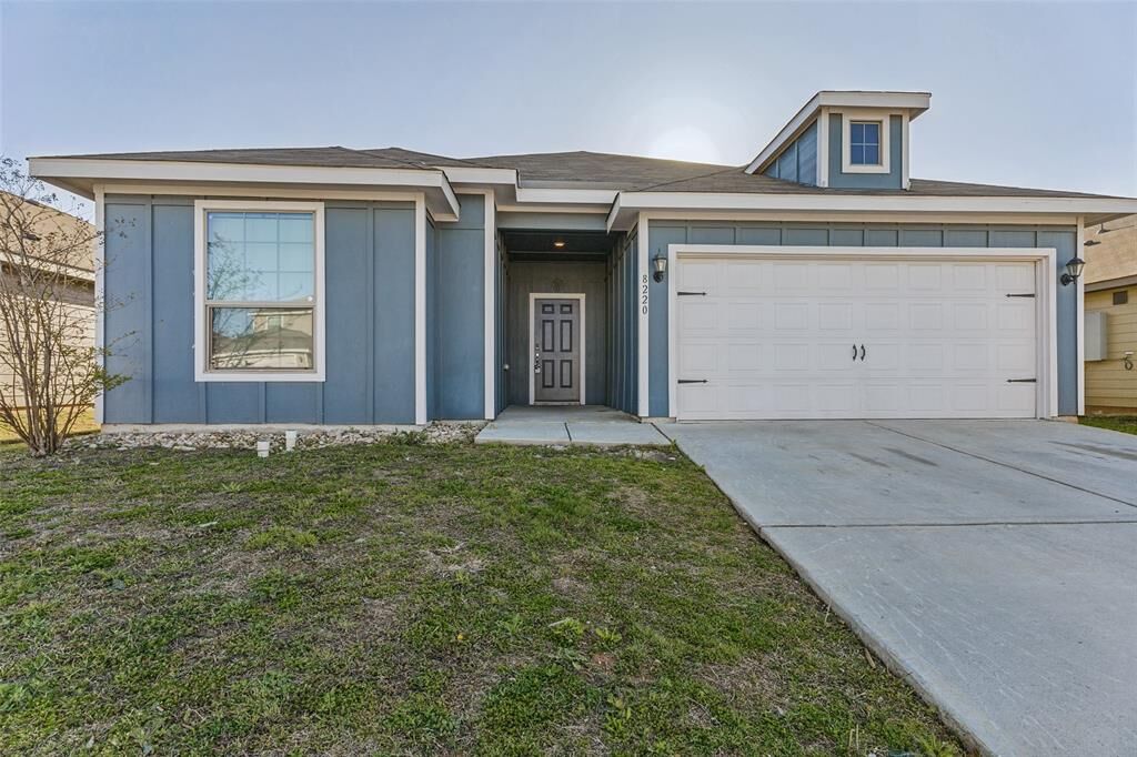 Property Photo:  8220 Buck Mountain Pass  TX 76179 