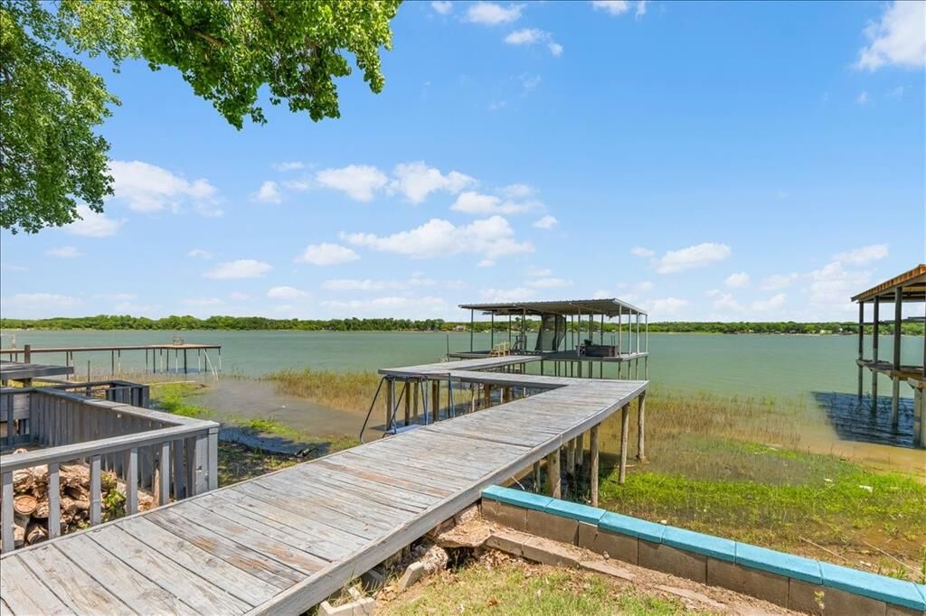 Property Photo: 1128 W Lake Drive TX 76087